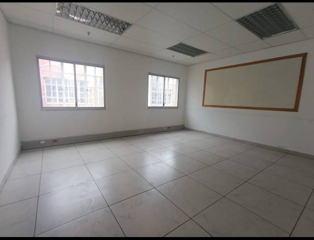 2,875M² WAREHOUSE TO LET IN NEW GERMANY